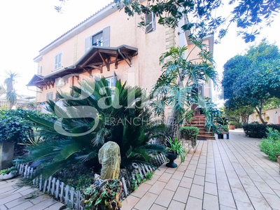 Villa Bifamiliare con giardino a Giugliano in Campania