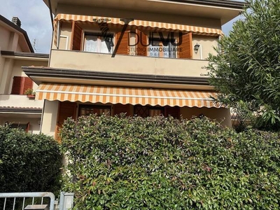 Villa in affitto, Forte dei Marmi levante