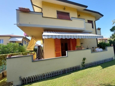 Villa in vendita a Marina di Massa - Massa