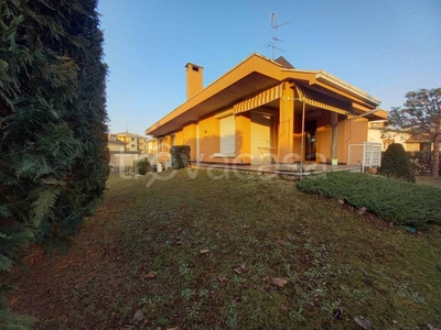 Villa in vendita a Nerviano via Michelangelo Buonarroti