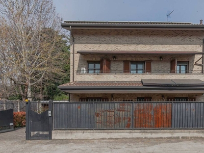 Villa in vendita a Novate Milanese via Edmondo De Amicis, 16