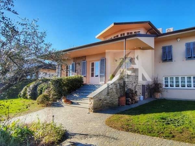 Villa in Vendita ad Lucca - 990000 Euro