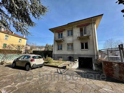 Villa in Via Felice Cavallotti in zona Intra a Verbania