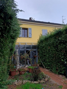 ZONA VILLANOVA/PONTE ALTO - VILLA IN BORGO con giardino