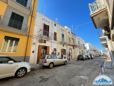 Casa indipendente di 3 vani /60 mq a Mola di Bari (zona Zona Via Mazzini)