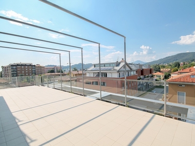 Attico con terrazzo, Bergamo redona