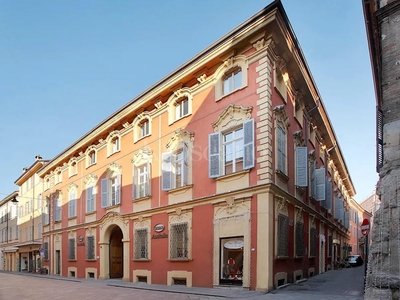 Casa a Reggio nell'Emilia in Via Emilia Santo Stefano 5, Città Storica