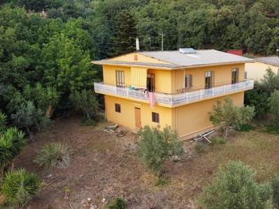 Casa indipendente da ristrutturare a Lamezia Terme