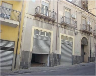 Garage/Posto auto in Vendita in Via Pergusa 92 a Enna