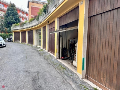Garage/Posto auto in Vendita in Via San Crescenziano a Roma