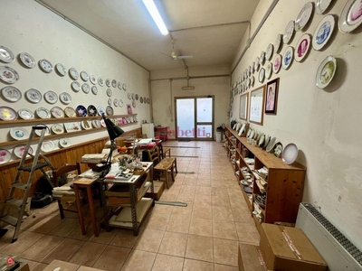 Laboratorio in Vendita in Via Giuseppe Garibaldi a Sesto Fiorentino