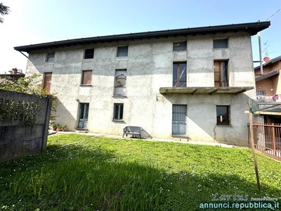 Merone Moiana. casa indipendente edificata negli