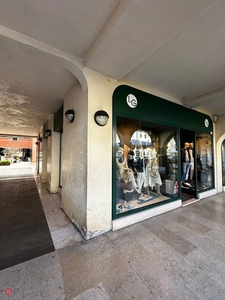 Negozio/Locale commerciale in Vendita in Piazza del Popolo 17 a Sacile