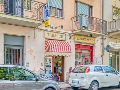 Negozio/Locale commerciale in Vendita in Piazza IV Martiri 7 a Carmagnola