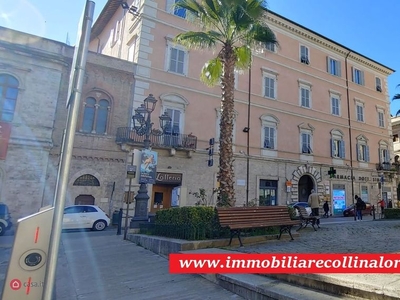 Negozio/Locale commerciale in Vendita in Piazza Roma a Ascoli Piceno
