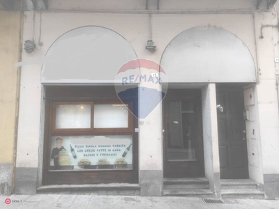 Negozio/Locale commerciale in Vendita in Strada Nuova a Pavia