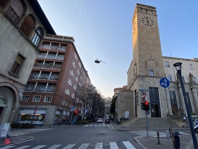 Negozio/Locale commerciale in Vendita in Via Antonio Locatelli a Bergamo