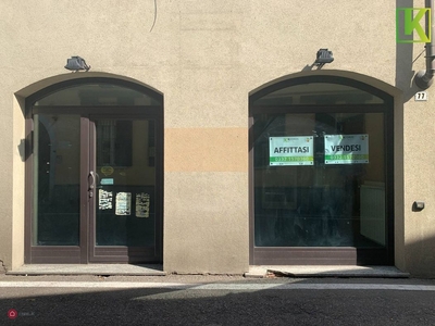 Negozio/Locale commerciale in Vendita in Via C. B. Cavour 77 a Saronno