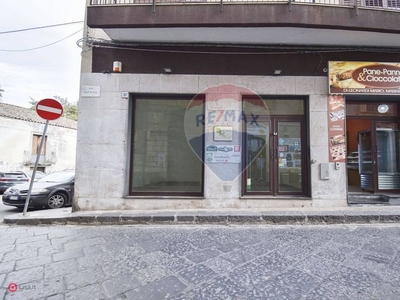 Negozio/Locale commerciale in Vendita in Via Dafnica 107 a Acireale