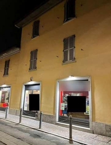 Negozio/Locale commerciale in Vendita in Via Dante a Cantù