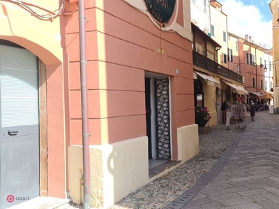 Negozio/Locale commerciale in Vendita in Via Dante Alighieri a Laigueglia