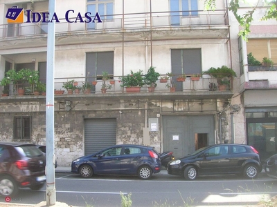 Negozio/Locale commerciale in Vendita in Via Giuseppe La Farina 281 a Messina