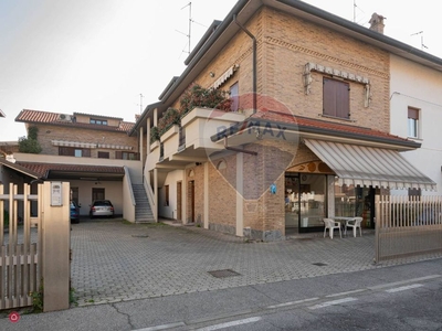 Negozio/Locale commerciale in Vendita in Via Isonzo 25 a Solaro