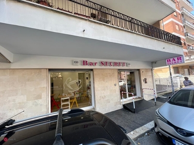 Negozio/Locale commerciale in Vendita in Via Ovidio 25 a Pomezia