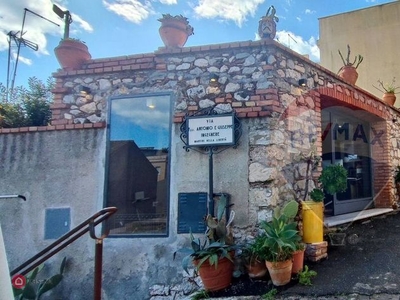 Negozio/Locale commerciale in Vendita in Via Timeo 6 a Taormina