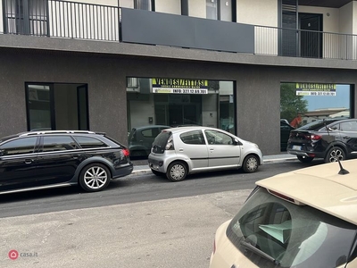 Negozio/Locale commerciale in Vendita in Via Tivoli 41 a Altamura
