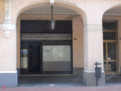 Negozio/Locale commerciale in Vendita in Via Vittorio Emanuele II 96 a Bordighera