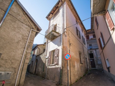 Stabile / Palazzo in Vendita in Via I Maggio 5 a Dumenza