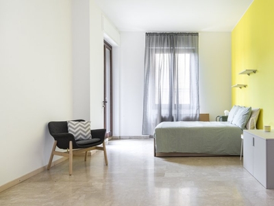 Stanza in affitto in appartamento con 6 camere da letto a Milano