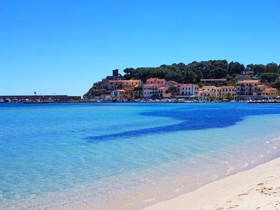 Stupendo Casale in Vendita a Monte Argentario, con Vista Mare e Colline Circostanti