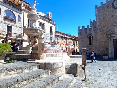 Trilocale da ristrutturare, Taormina centro