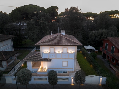 Villa in vendita a Camaiore Lucca Lido Di Camaiore