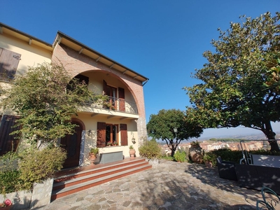 Villa in Vendita in Via dei Castagni a Casciana Terme Lari