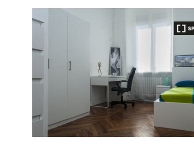 Stanza in affitto in appartamento con 6 camere da letto in Campidoglio, Torino