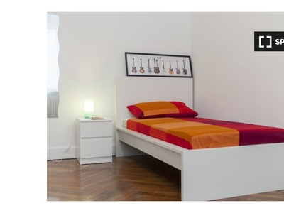 Stanza in affitto in appartamento con 7 camere da letto in Campidoglio, Torino