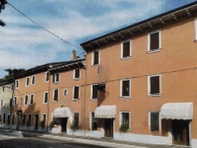 albergo-hotel in Vendita ad Villafranca di Verona - 683250 Euro