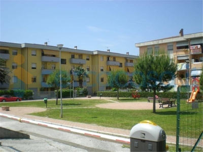 Appartamento Quadrilocale in vendita a Montignoso