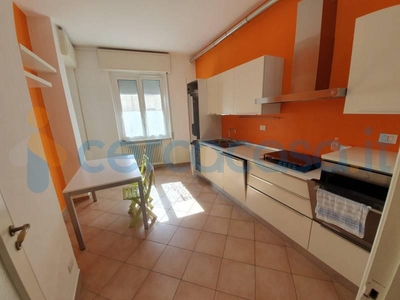 Appartamento Trilocale in ottime condizioni, in vendita in Via Candiani D'olivola, Casale Monferrato