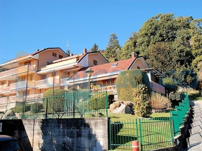 Appartamento Trilocale in vendita in Via Cavour, Arona