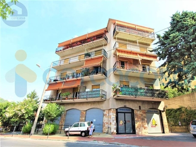 Appartamento Trilocale in vendita in Via Martiri Della Libertà 42, Imperia
