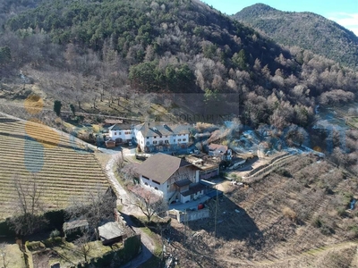 Azienda agricola da ristrutturare in vendita a Bolzano