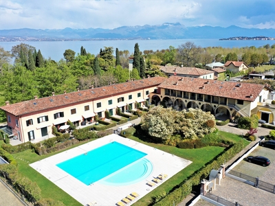 Casa a Desenzano del Garda in SIRMIONE, VIA COORTI ROMANE