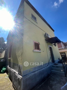 Casa Bi/Trifamiliare in Vendita in Via Luciano Manara a Pavia