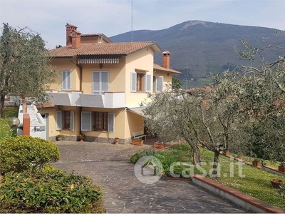 Casa Bi/Trifamiliare in Vendita in Via Moisè Cecconi a Prato