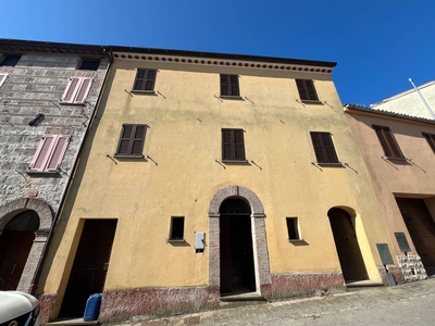 Casa indipendente con box doppio, Fabriano frazioni