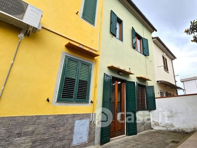 Casa indipendente in Vendita in Via Cava 223 a Prato